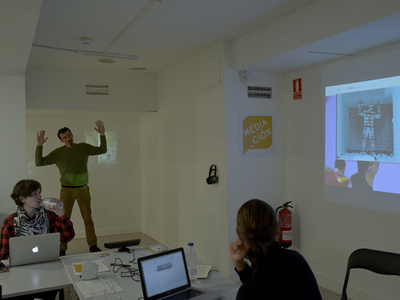 Alberto Bernal nos prestó su Kinect para poder experimentar con el movimiento y 