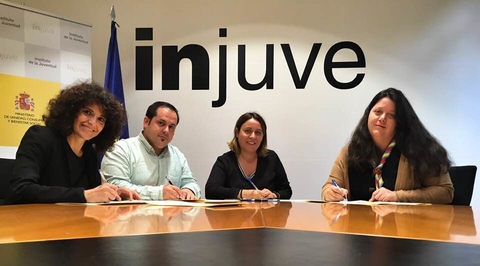 Ruth Carrasco, David Arduengo, María Granadas y Lucía Menéndez durante la firma del convenio de colaboración 