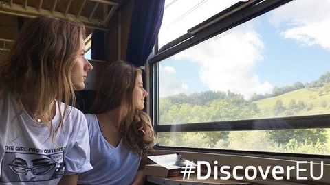 DiscoverEU, jóvenes viajan gratis en un tren