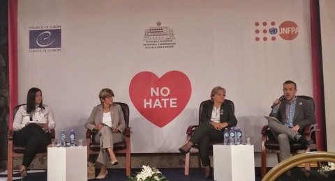 El representante del Comité de la Campaña No Hate en España participando en la reunión celebrada en Tirana.