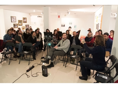 Lara López durante su intervención en la Merienda con los Medios de la Sala Amad