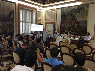 De izda. a dcha. Ernest Maragall (eurodiputado), subdirector del Injuve, subdirectora del CEPC, responsable del área Internacional del CJE y Pablo Zalba (eurodiputado)