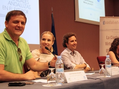 Participantes en la clausura de las jornadas en el CEULAJ