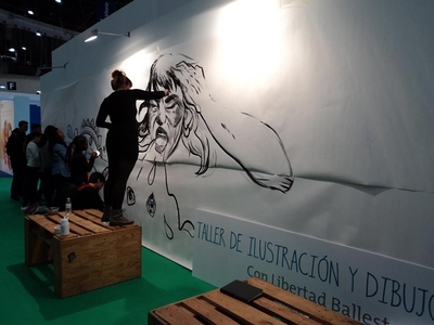 Mural colaborativo realizado por Libertad Ballester y los visitantes