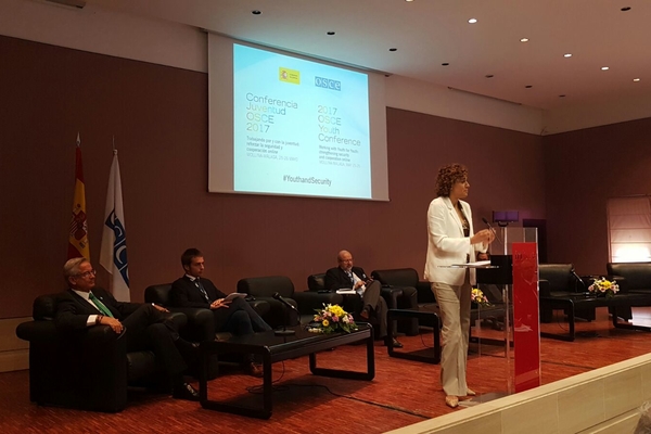 La ministra de Sanidad, Servicios Sociales e Igualdad, Dolors Montserrat, ha inaugurado hoy en Málaga la Conferencia de Juventud organizada por la OSCE